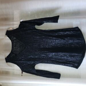 Cache cold shoulder black top